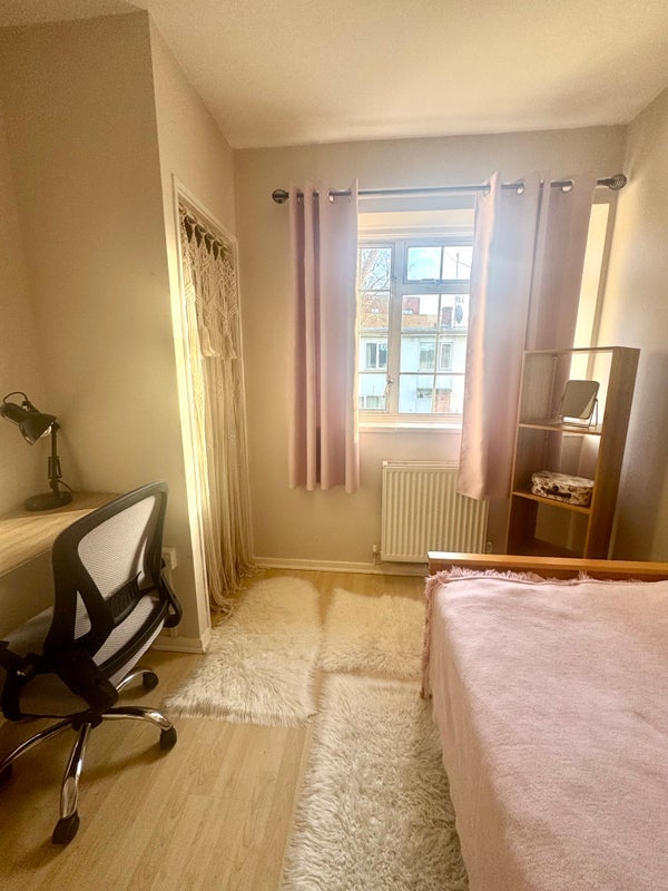 Room Horndean Close in Greater London