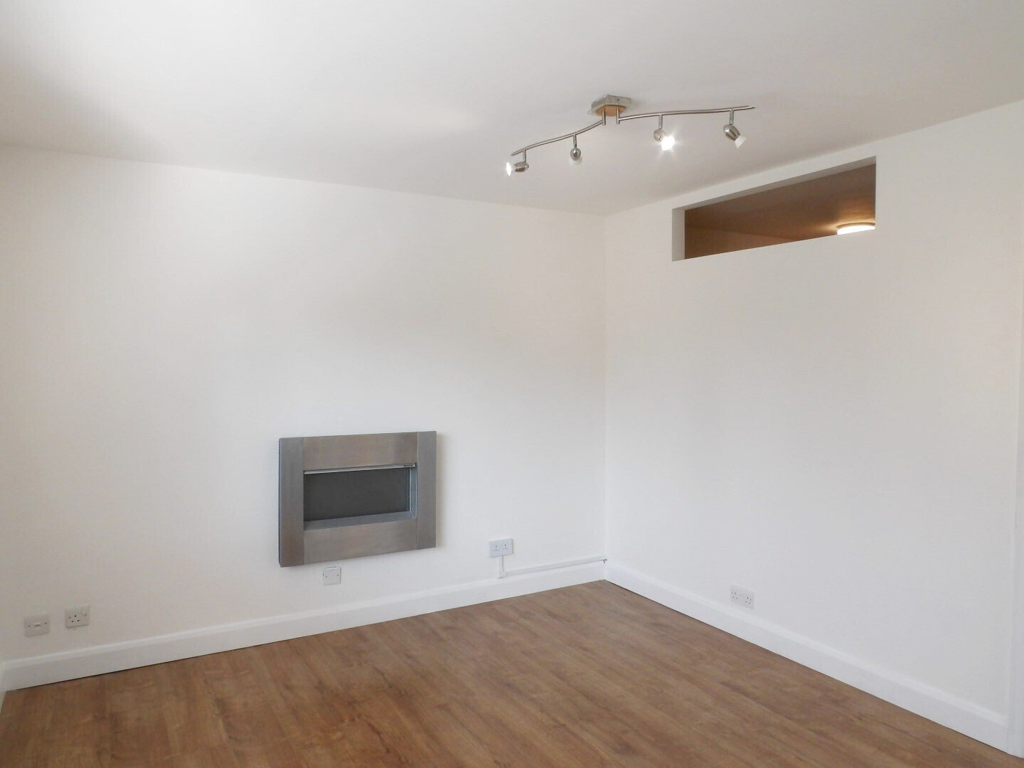 Flat Sutherland Close in Test Valley