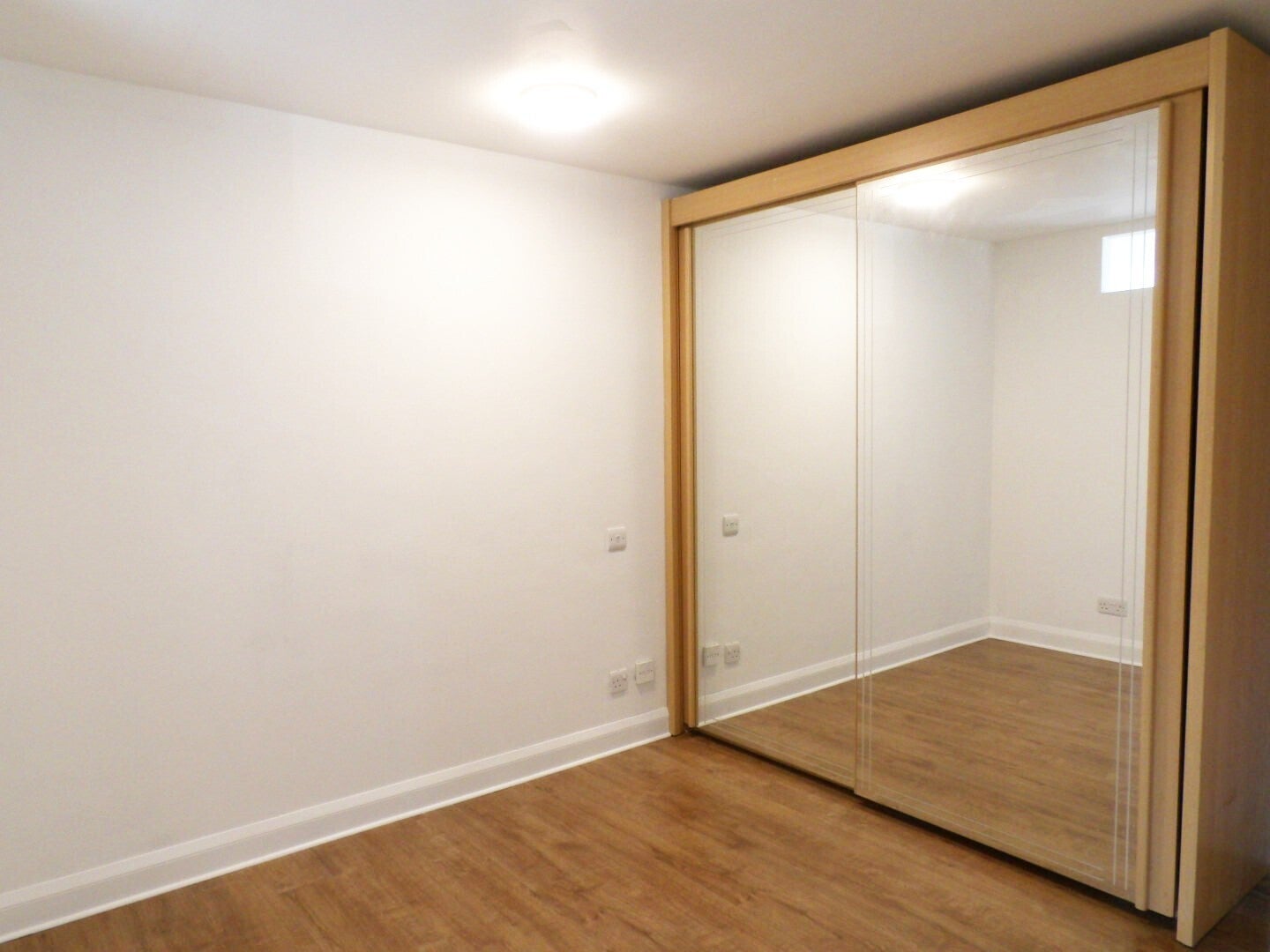 Flat Sutherland Close in Test Valley
