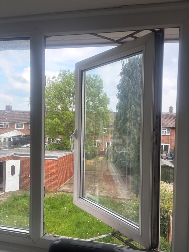 Room Hawkins Road in Crawley