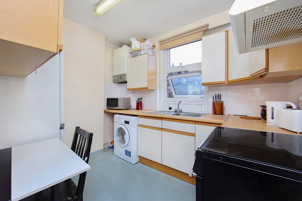 Flat Treaty Street in Greater London