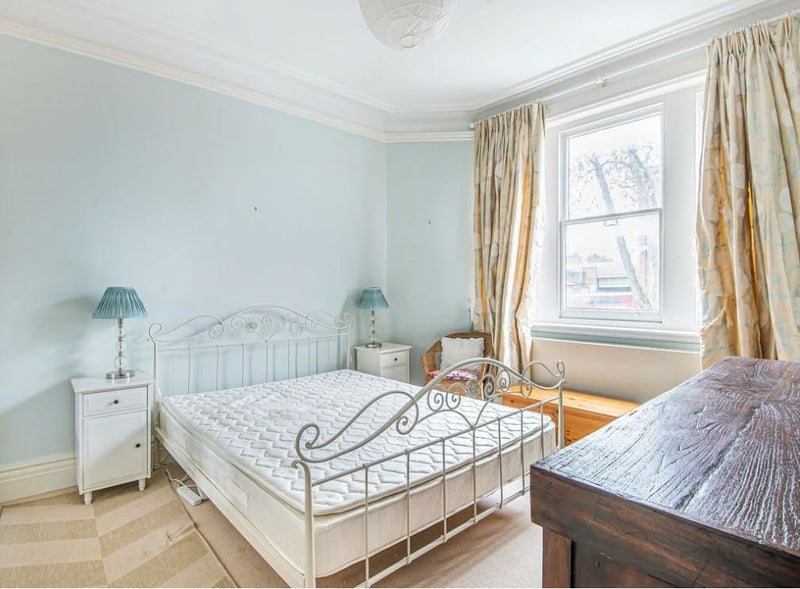 Room Vaughan Avenue in Greater London