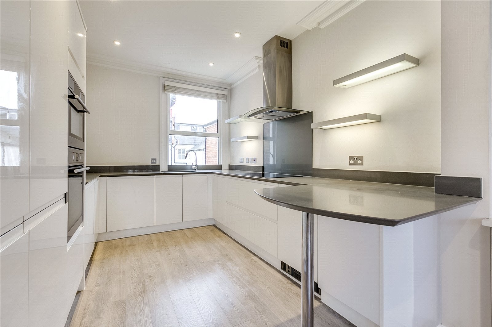 Flat Mablethorpe Road in Greater London
