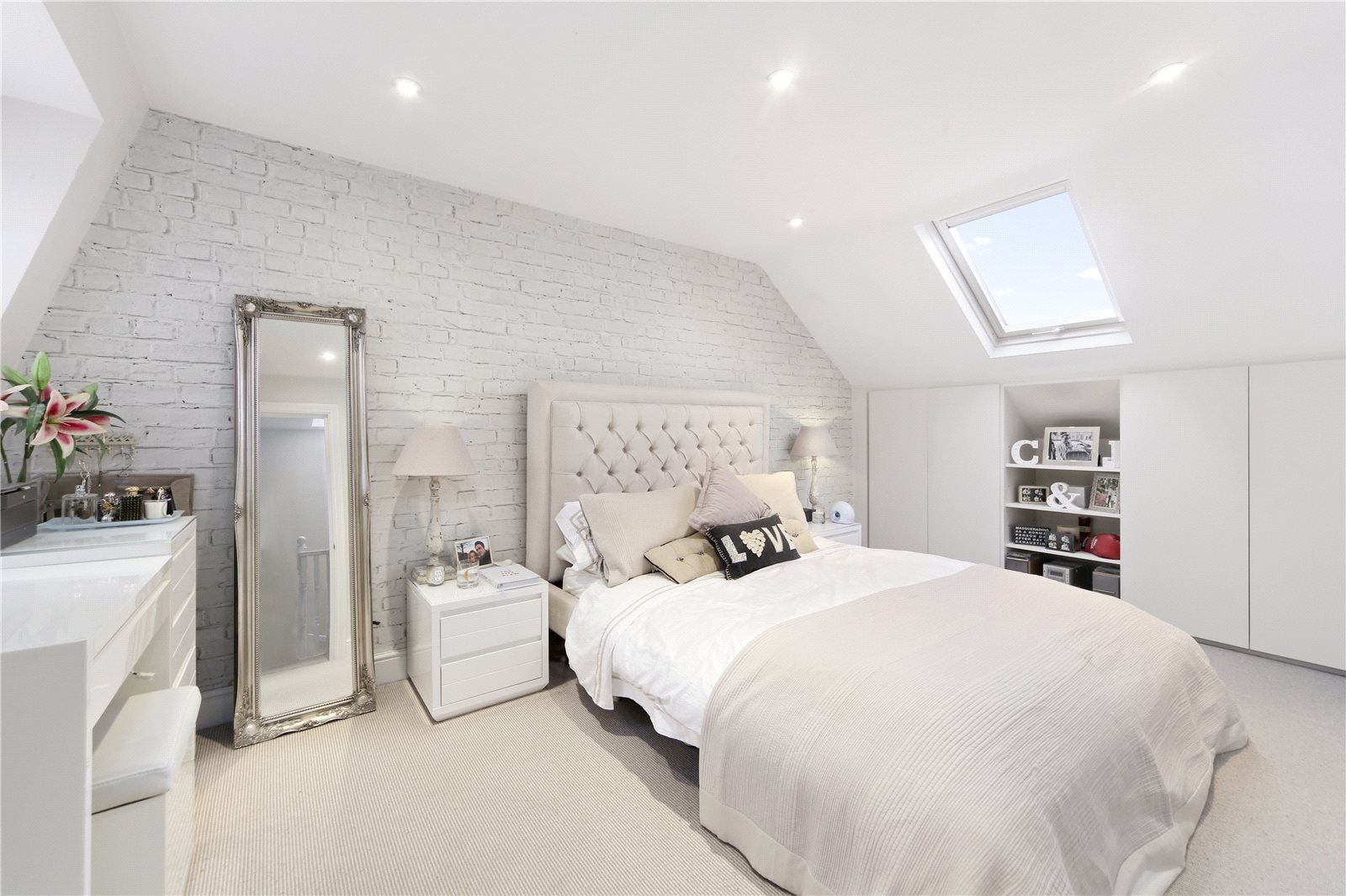 Flat Mablethorpe Road in Greater London