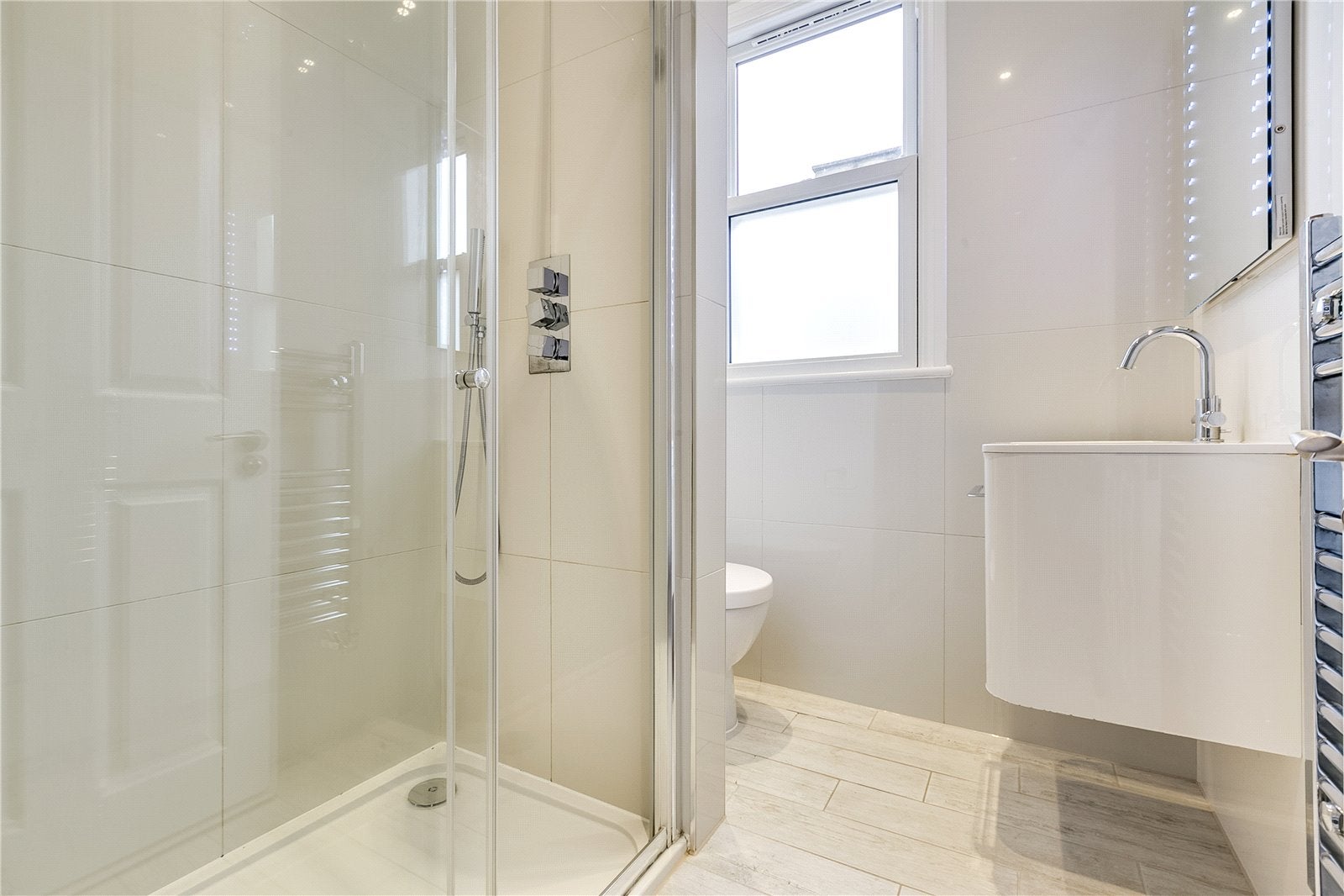 Flat Mablethorpe Road in Greater London