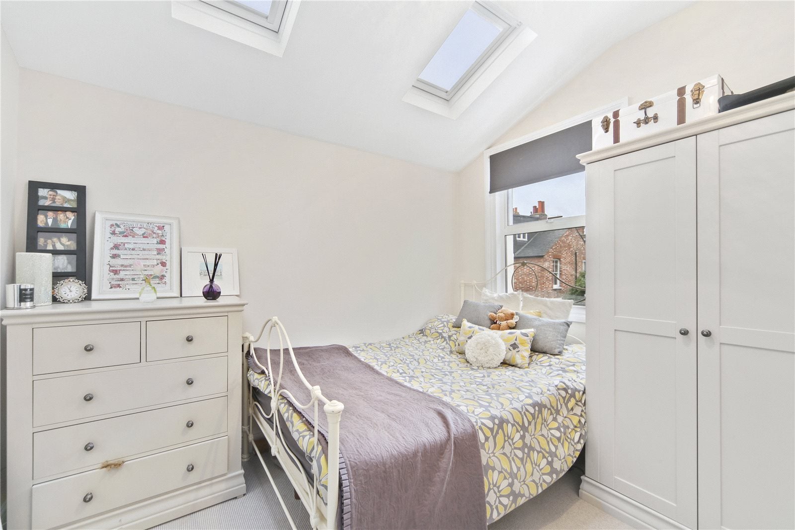 Flat Mablethorpe Road in Greater London