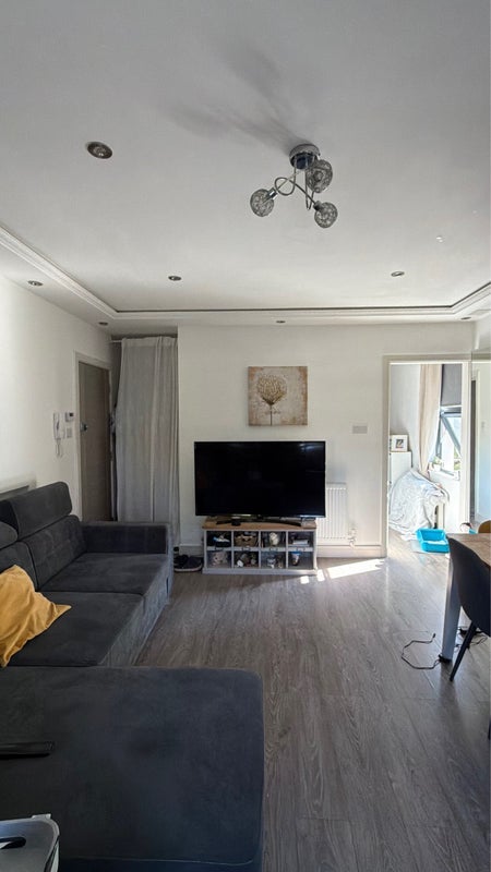 Room Derby Road in Greater London