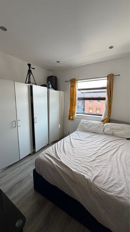 Room Derby Road in Greater London