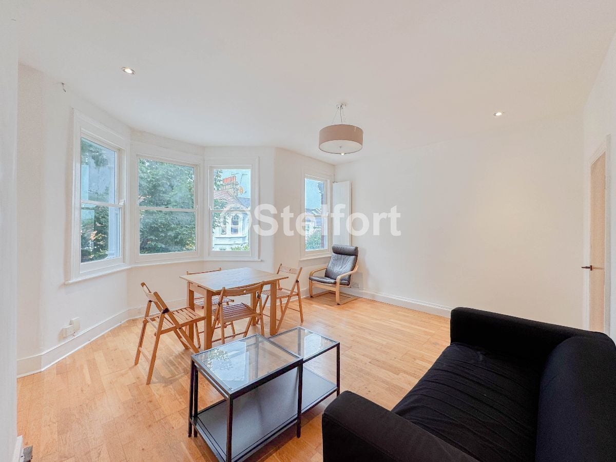 Flat Beresford Road in Greater London