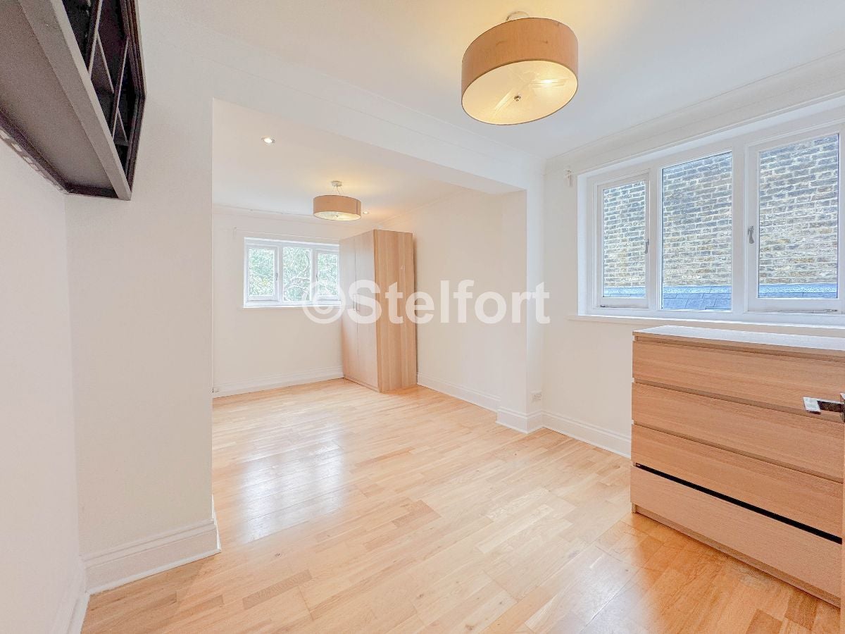 Flat Beresford Road in Greater London