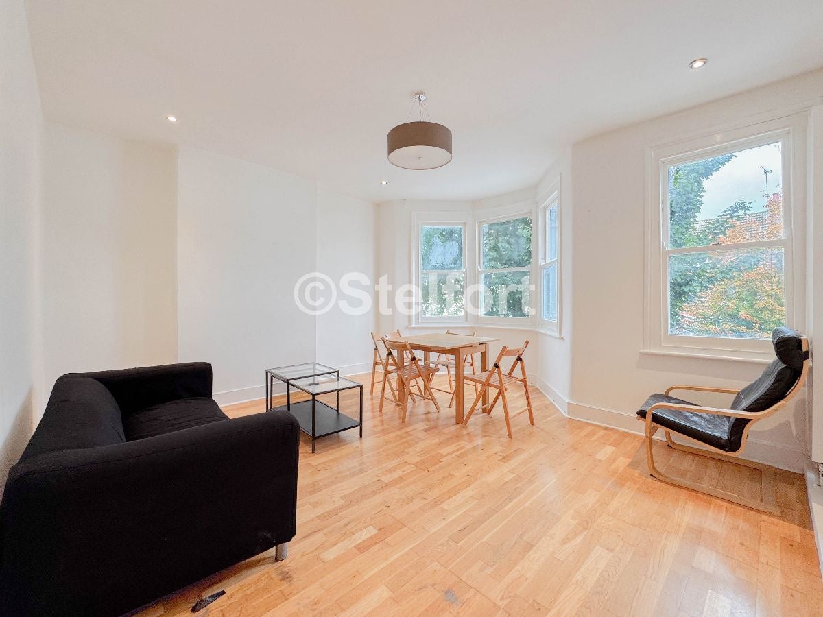 Flat Beresford Road in Greater London