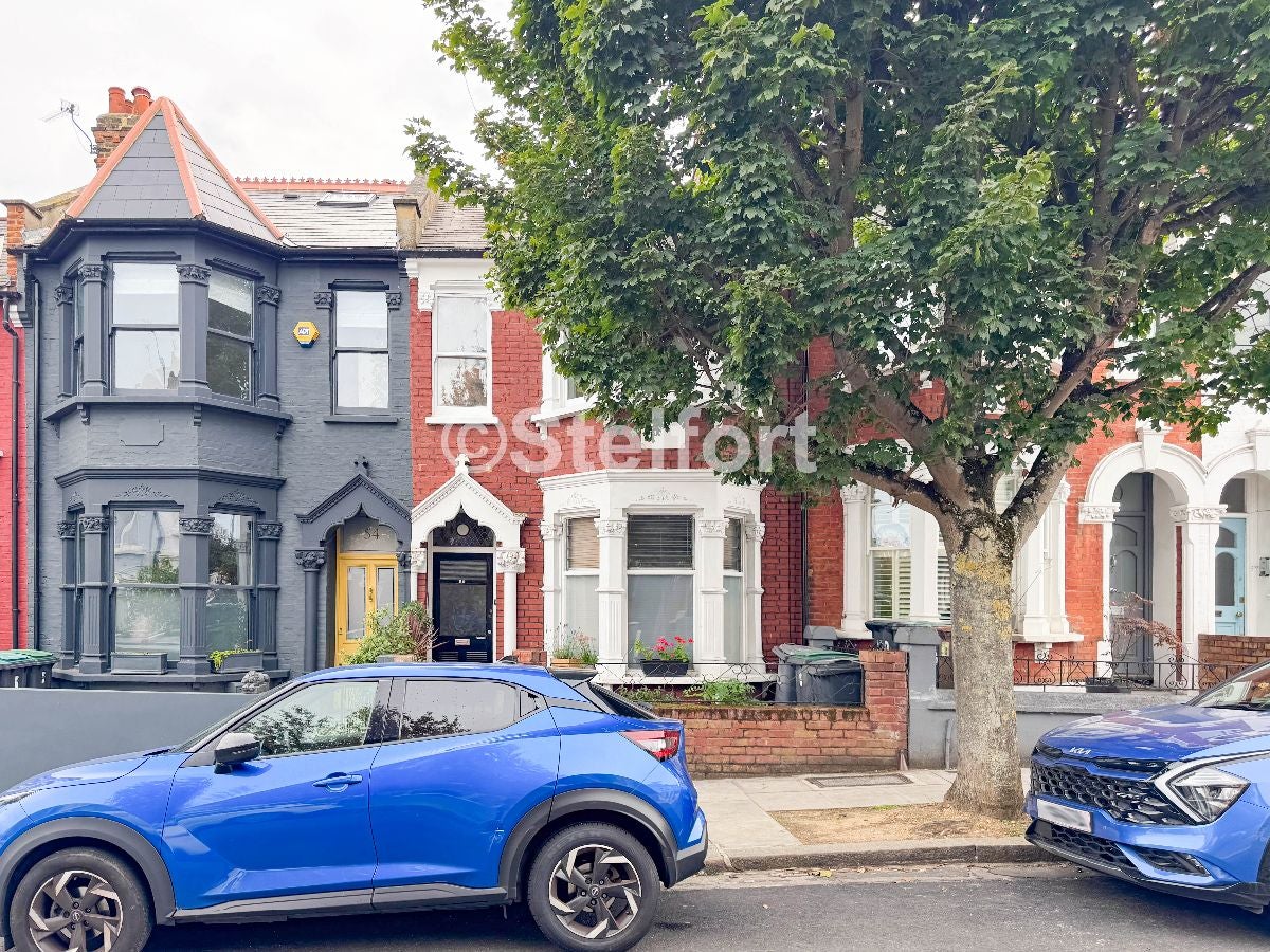 Flat Beresford Road in Greater London