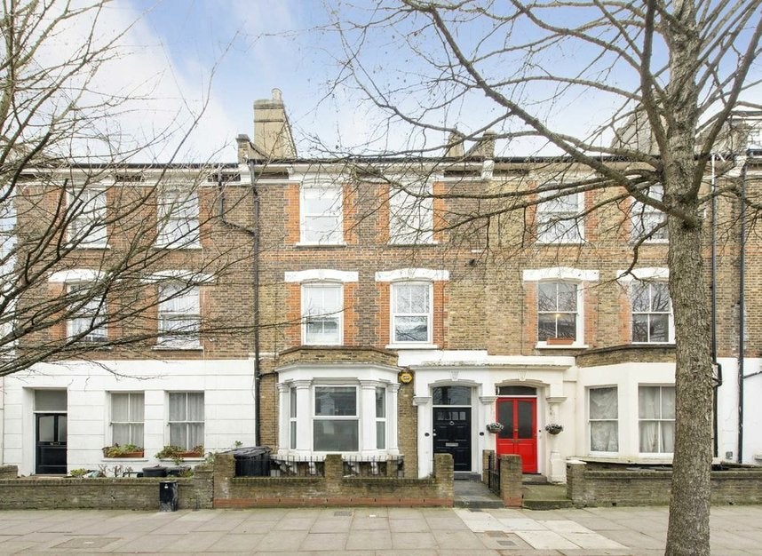 Flat Drayton Park in Greater London