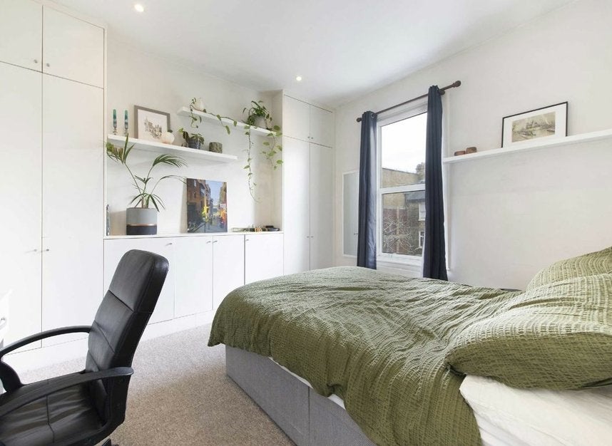 Flat Drayton Park in Greater London