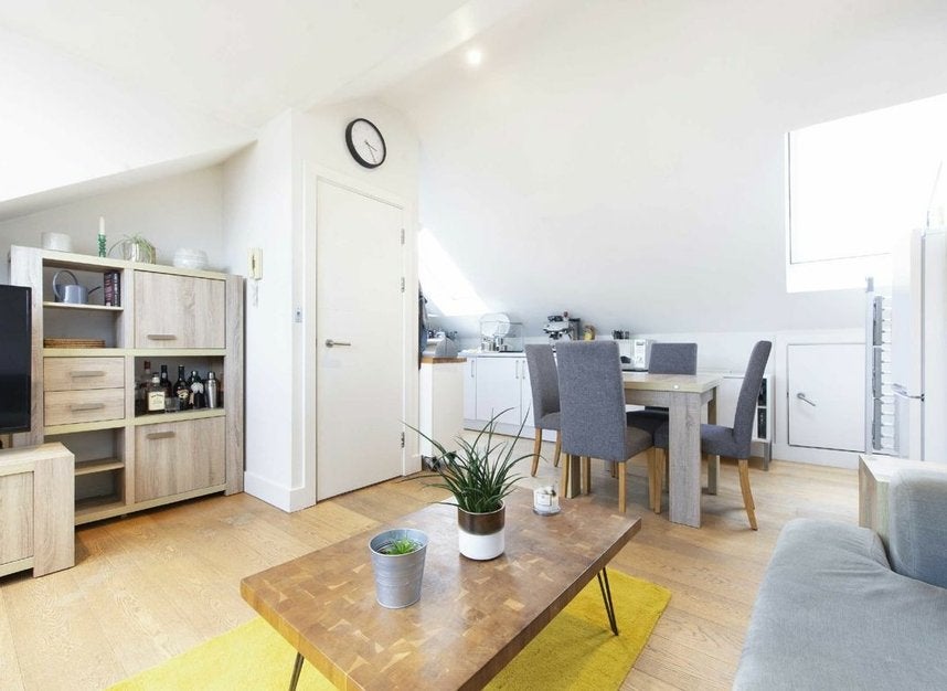 Flat Drayton Park in Greater London
