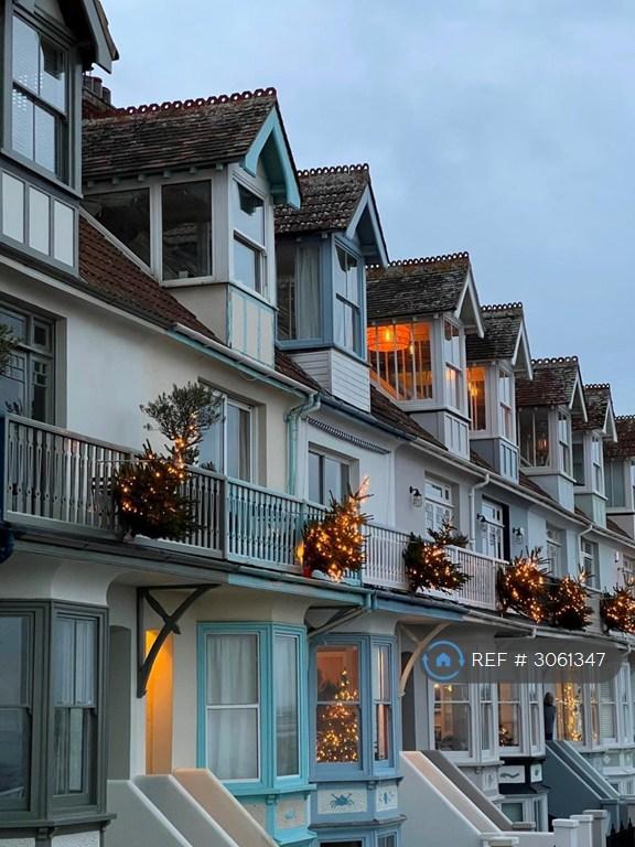 Flat Wave Crest in Whitstable