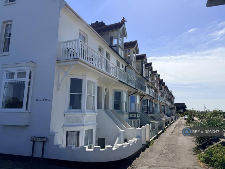 Flat Wave Crest in Whitstable
