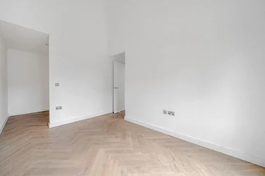 Flat Saracen Close in Greater London