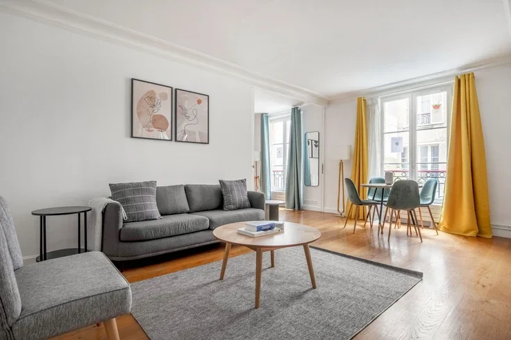 Flat Rue Coquillière in Paris