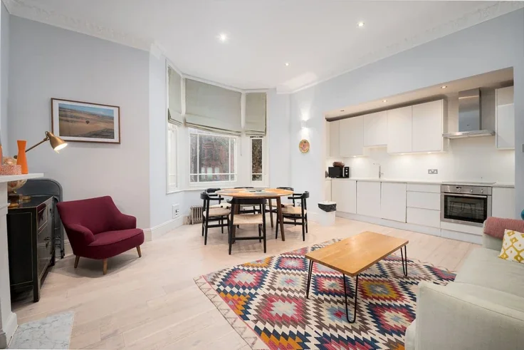 Flat Rosslyn Hill in Greater London