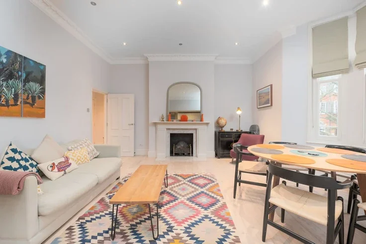 Flat Rosslyn Hill in Greater London