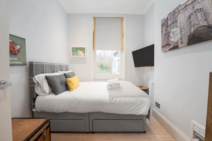 Flat Rosslyn Hill in Greater London