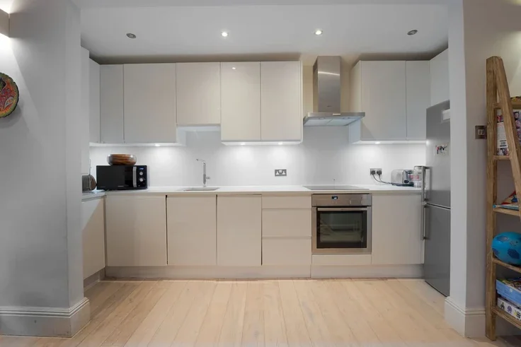 Flat Rosslyn Hill in Greater London