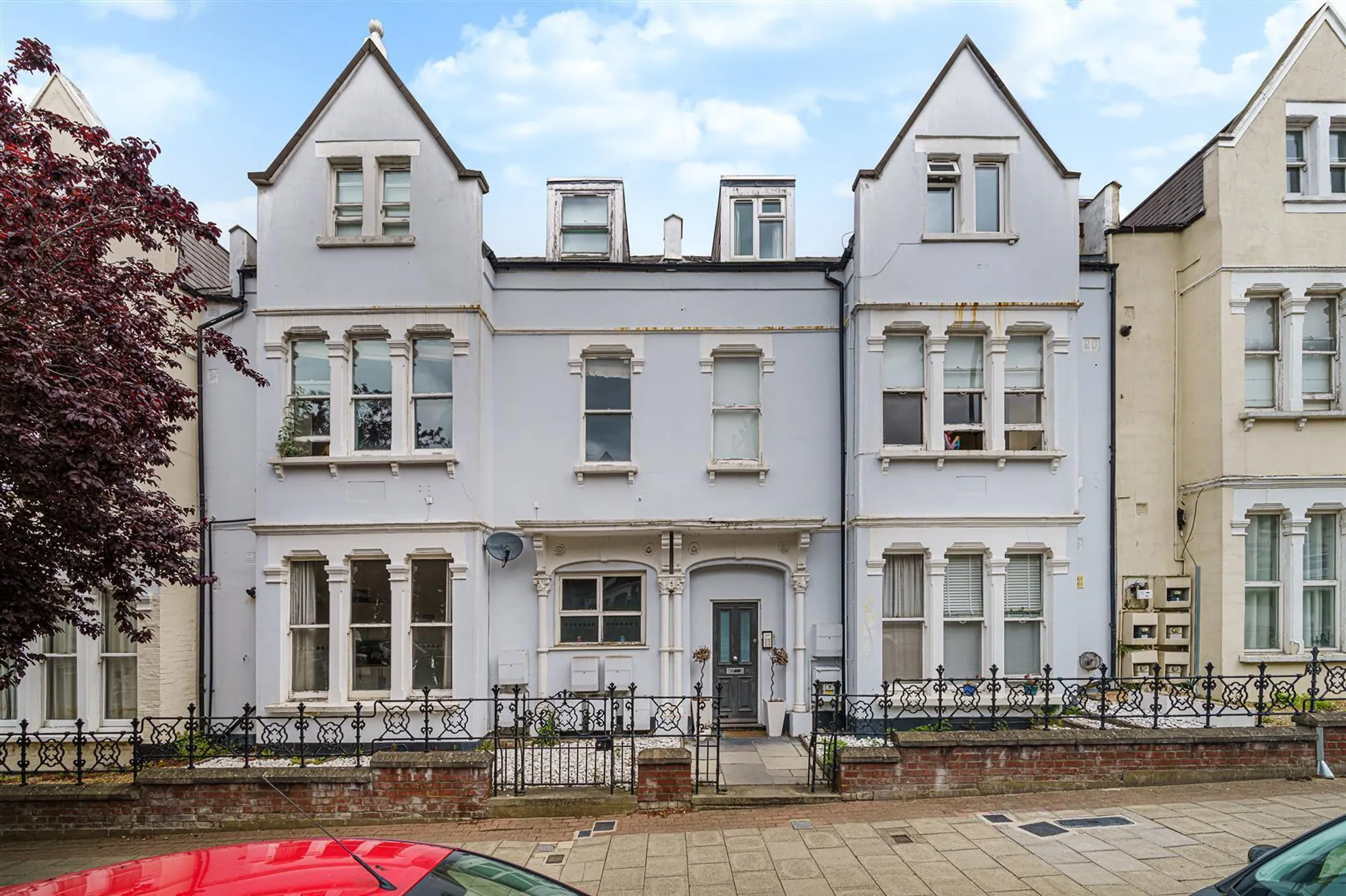 Flat Ritherdon Road in Greater London
