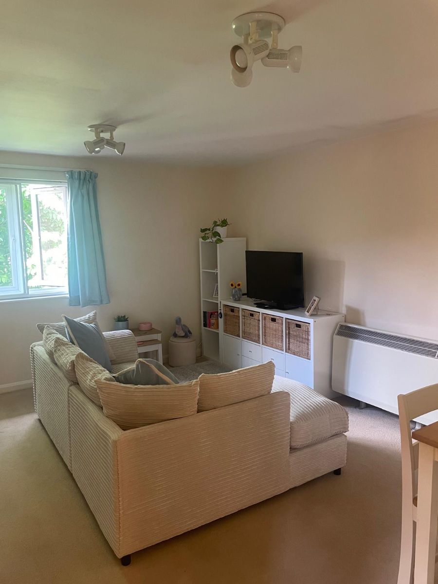Flat Swynford Gardens in London