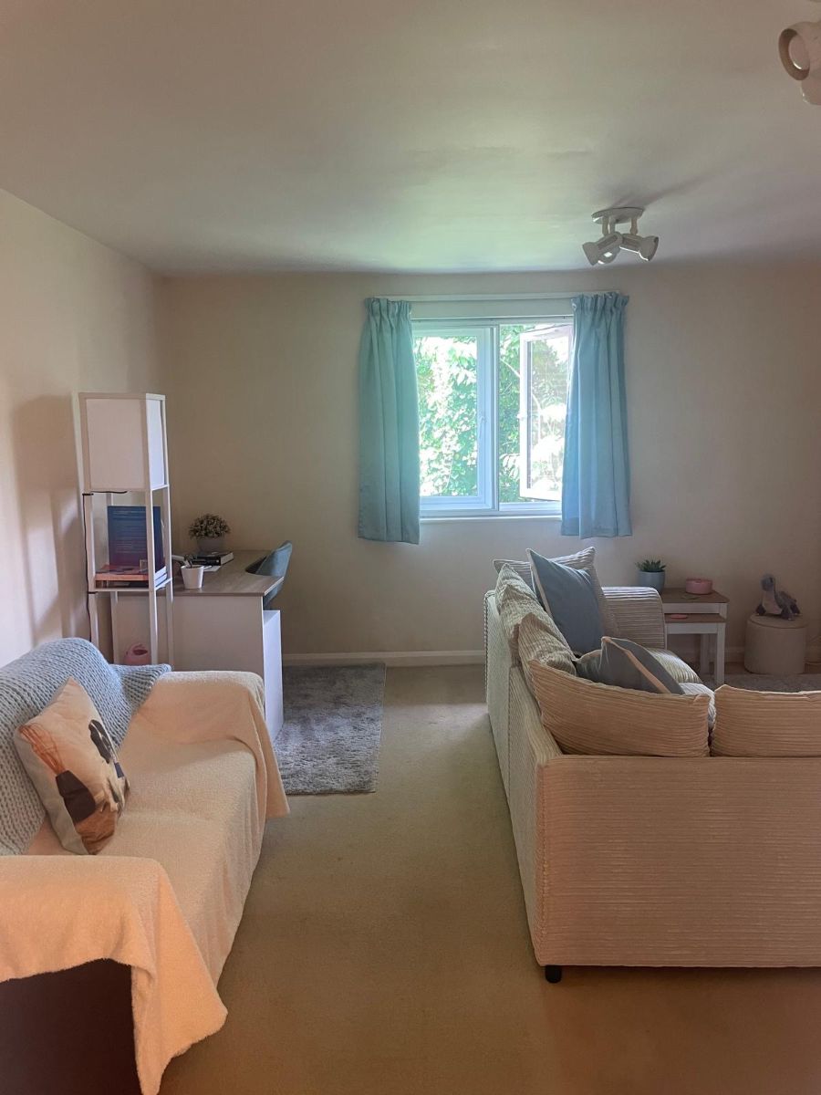 Flat Swynford Gardens in London
