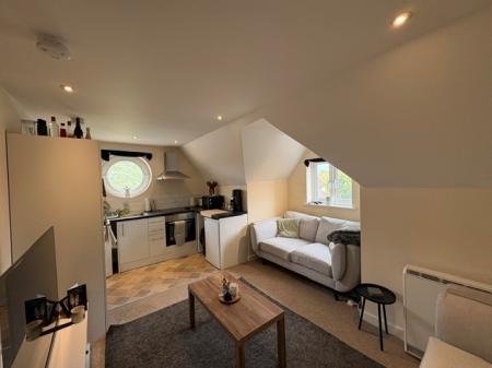 Flat Tidworth Road in Ludgershall