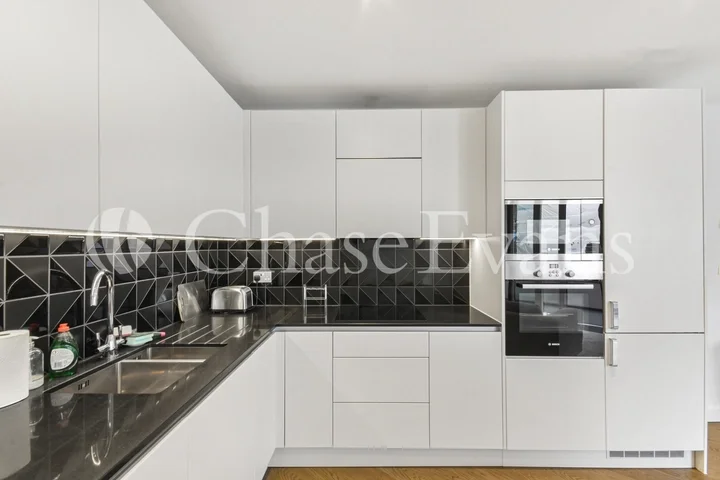 Flat Walworth Square in Greater London