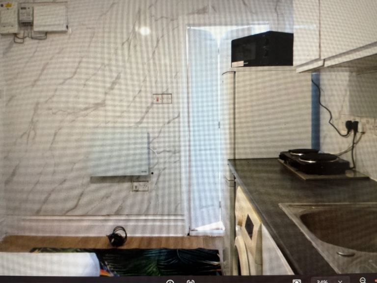 Room Lyndhurst Road in Luton