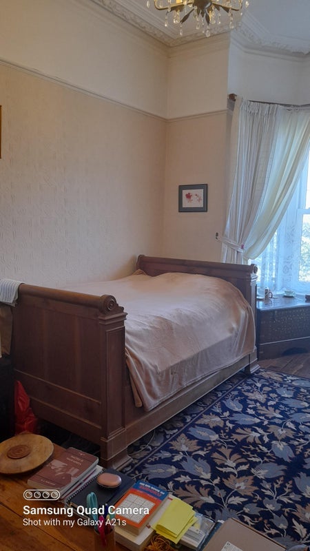 Room Station Road in Greater London