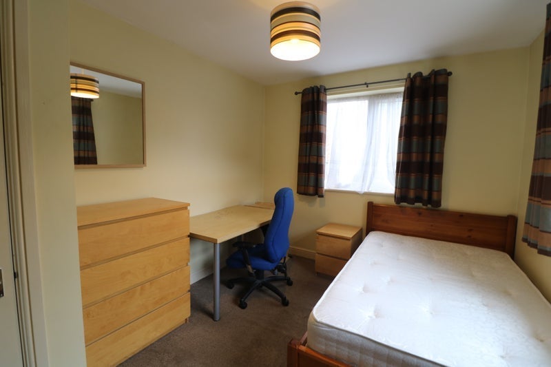 Room Humber Avenue in Coventry