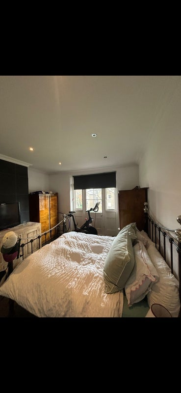 Room Ashburnham Road in Greater London