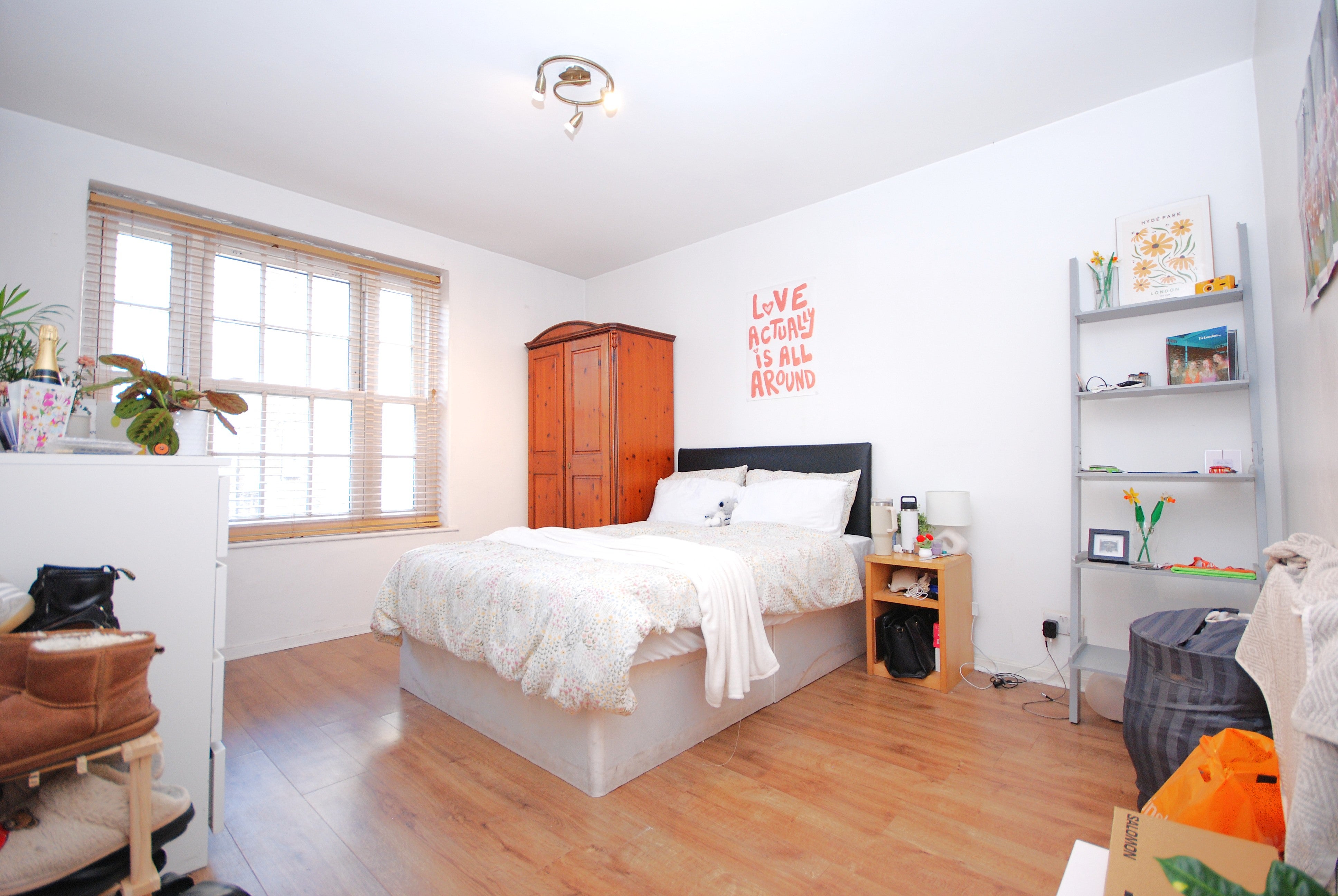 Flat Vauxhall Street in Greater London