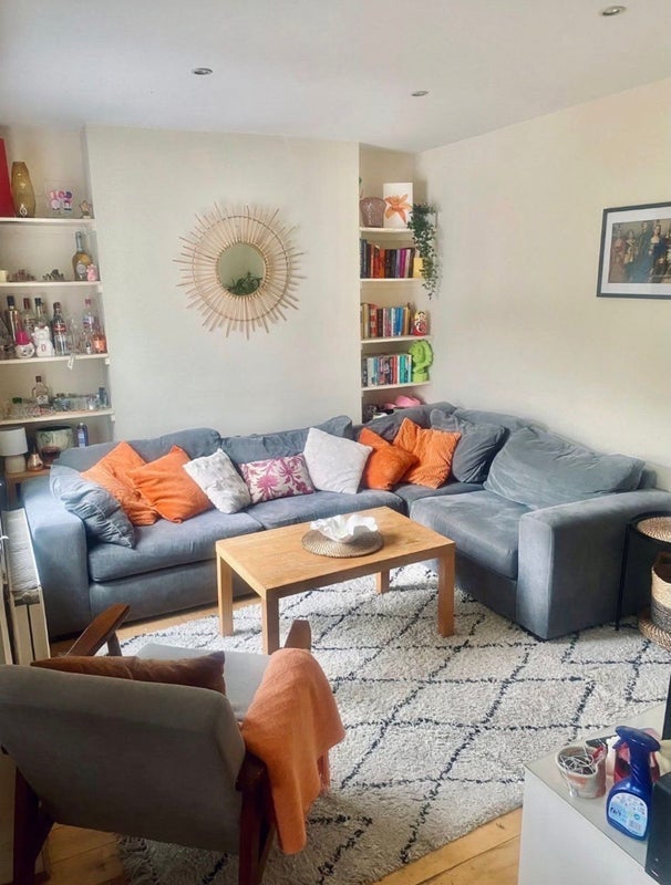 Room Dafforne Road in Greater London