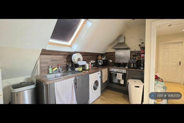 Flat Rickmansworth Road in Watford