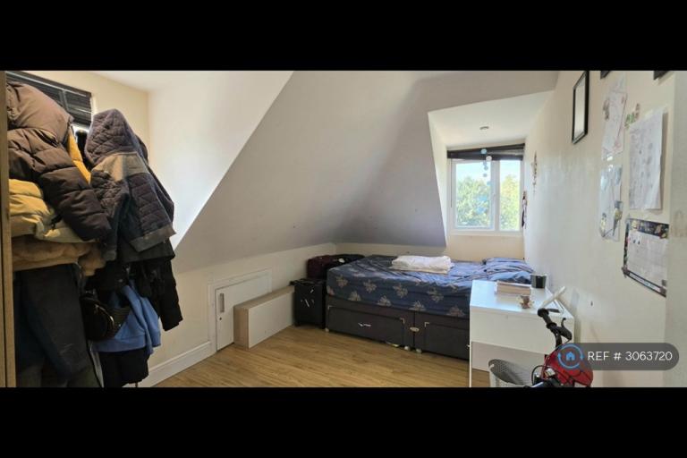 Flat Rickmansworth Road in Watford