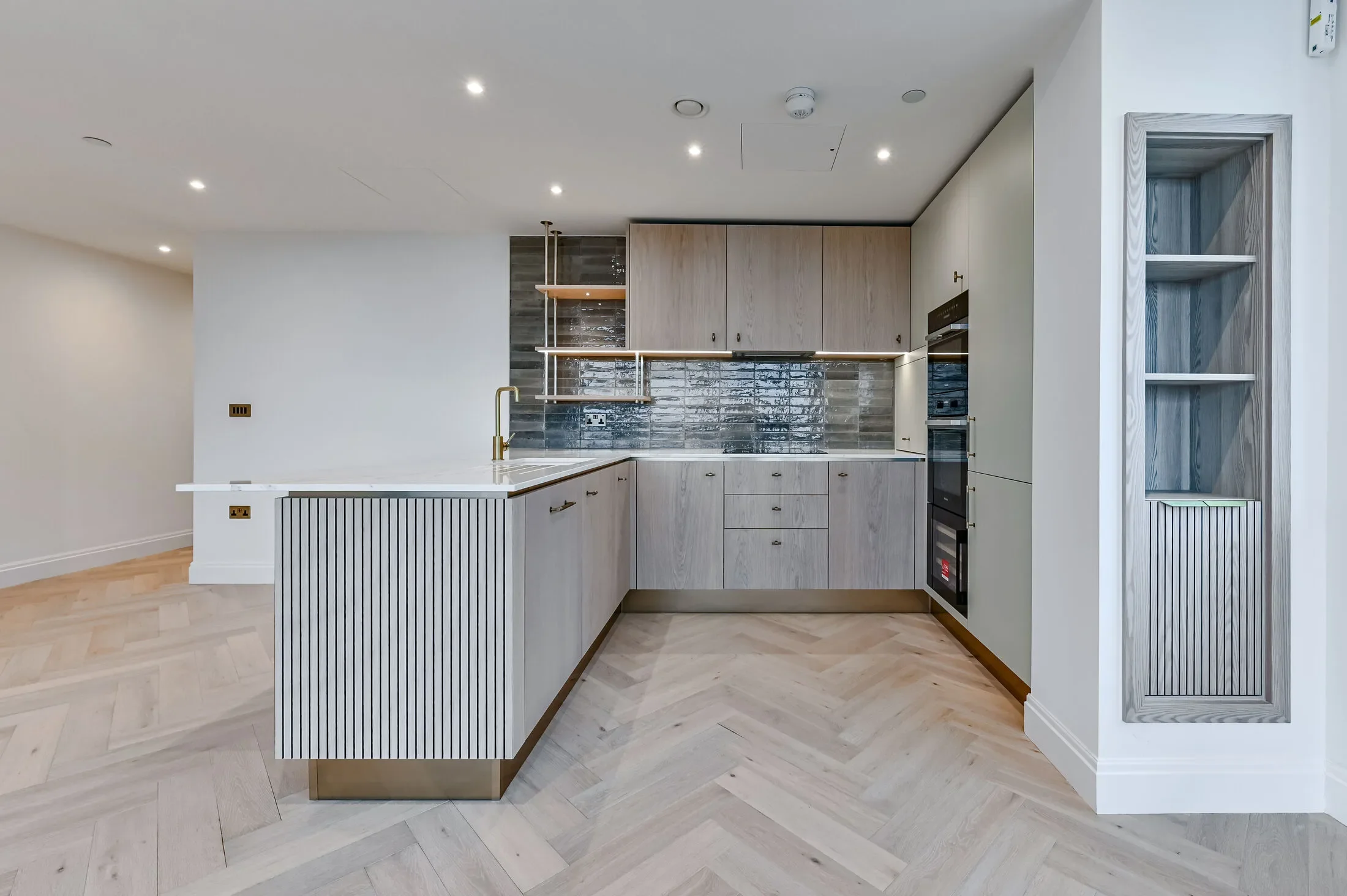 Flat Chalk Farm Road in Greater London