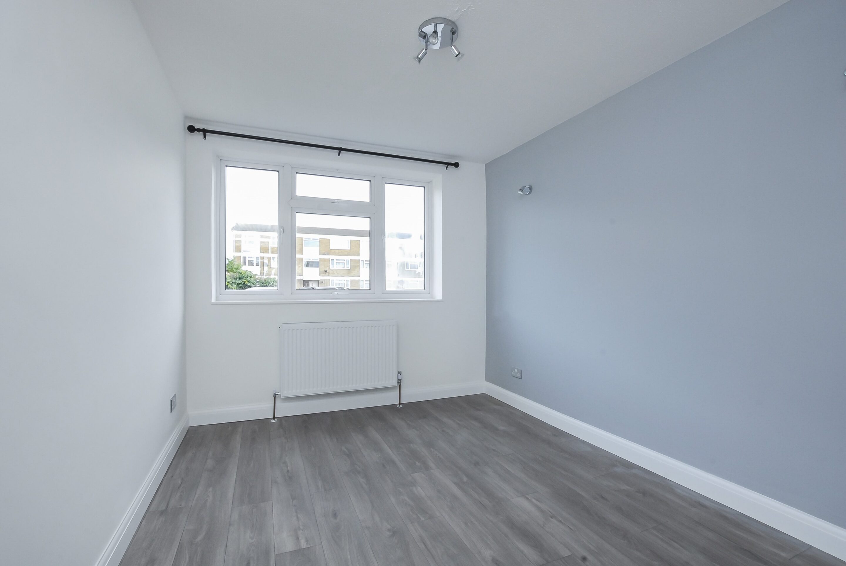 Flat Eden Close in Slough