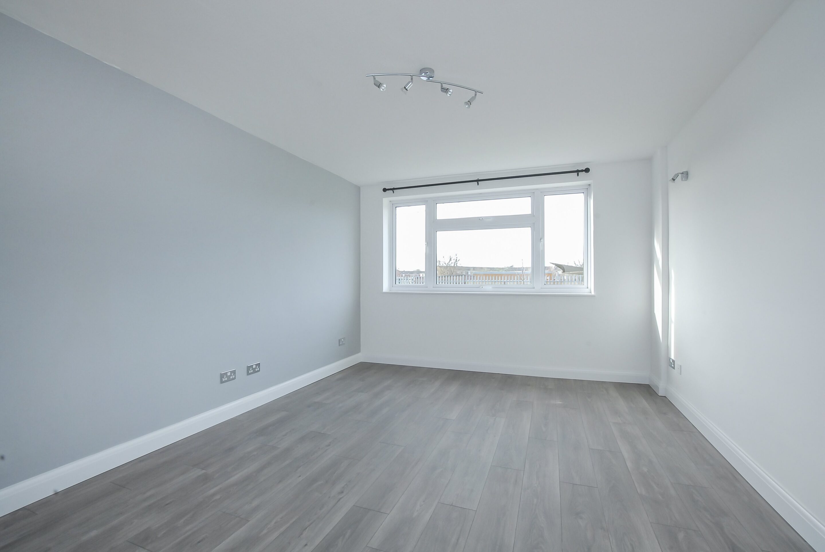 Flat Eden Close in Slough