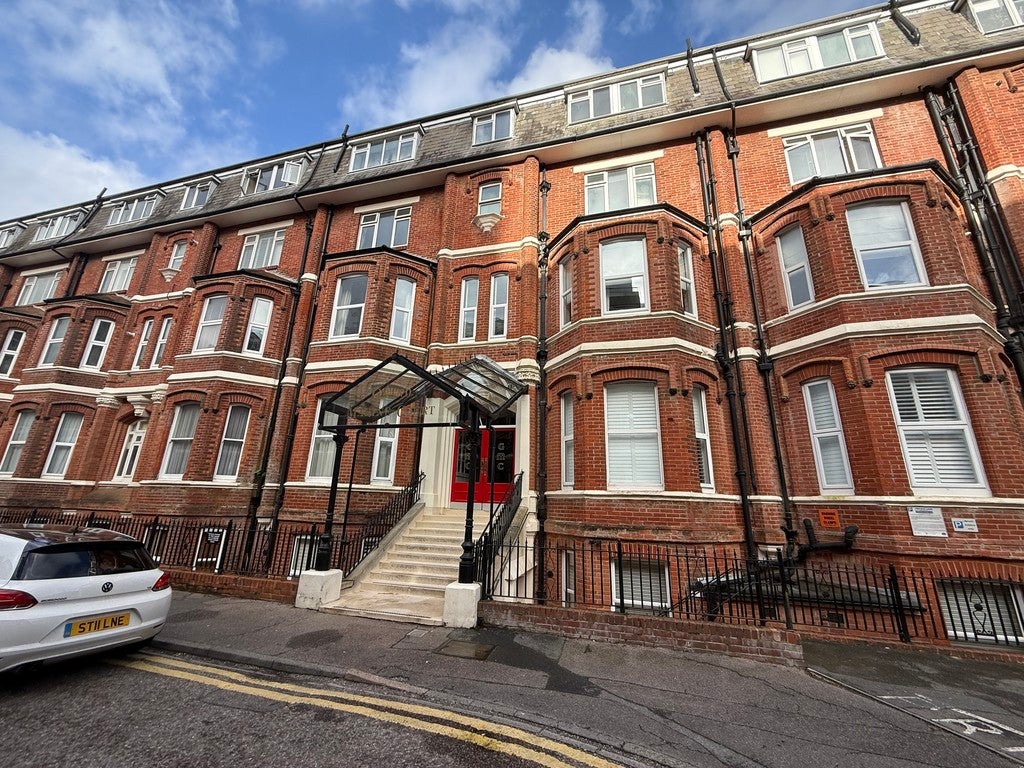 Flat Durley Gardens in Bournemouth