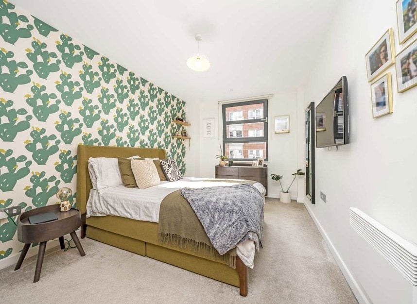 Flat Benyon Road in Greater London