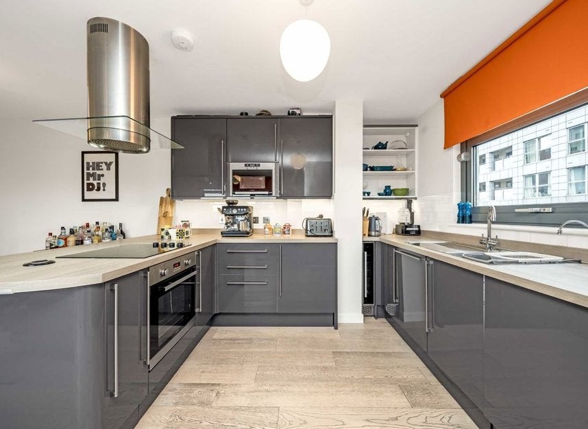 Flat Benyon Road in Greater London