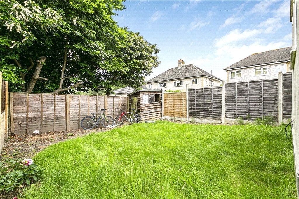 Flat Beechtree Avenue in Borough of Runnymede
