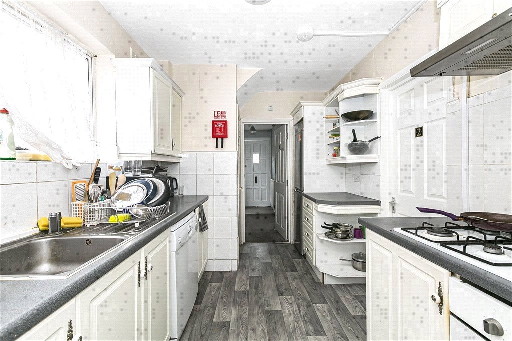 Flat Beechtree Avenue in Borough of Runnymede