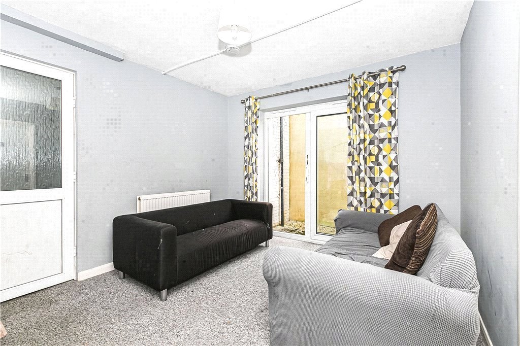 Flat Beechtree Avenue in Borough of Runnymede