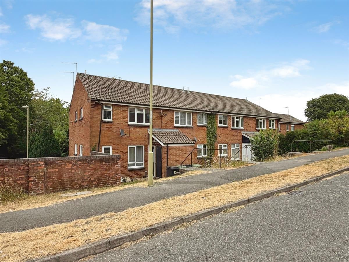 Flat Calender Close in East Hampshire